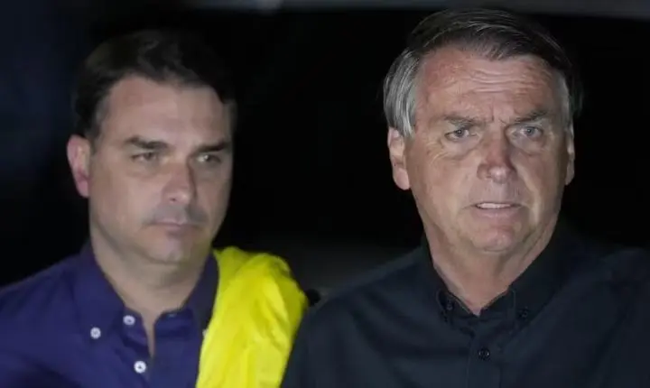 Após 90 dias, Moraes autoriza Flávio Bolsonaro a visitar o pai