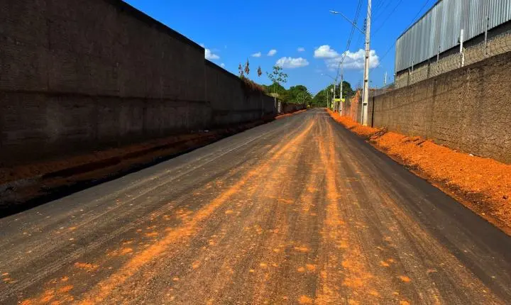 Após quase 30 anos de espera, asfalto chega ao bairro Nova Esperança