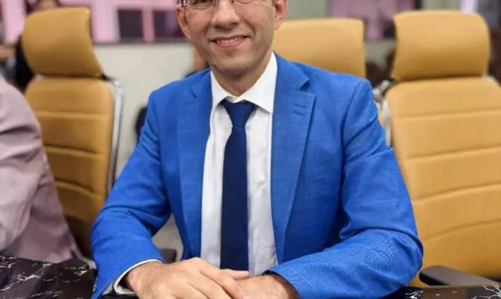 Após solicitação de Pedro Geovar, Rua Luiz de Camões recebe serviço de tapa-buraco 