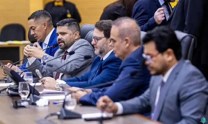 Assembleia aprova PEC que garante acúmulo de cargos para policiais e bombeiros militares