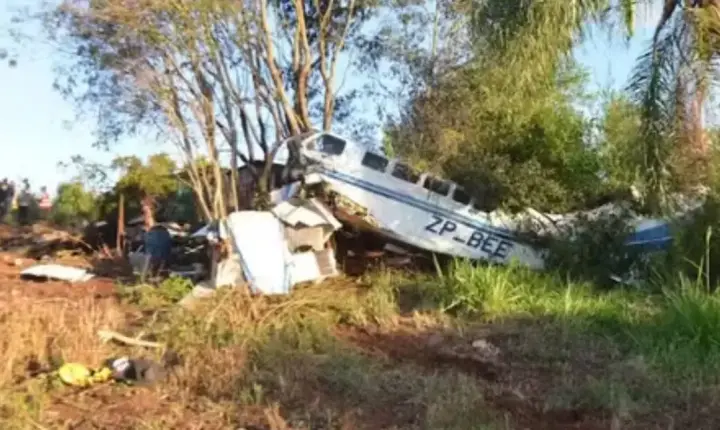 Avião carregando R$ 15 milhões cai e moradores roubam dinheiro