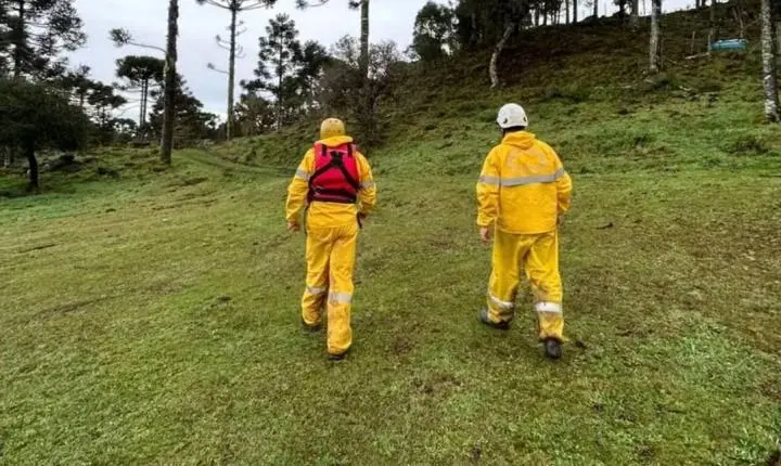 Buscas por helicóptero com cantor Rick e mais três pessoas continuam em Santa Catarina