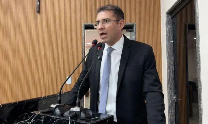 Câmara aprova por unanimidade projeto de Pedro Geovar que inclui leitura da Bíblia nas escolas de Porto Velho