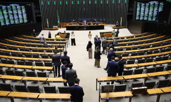 Câmara aprova seis medidas provisórias com créditos extras; textos seguem para o Senado