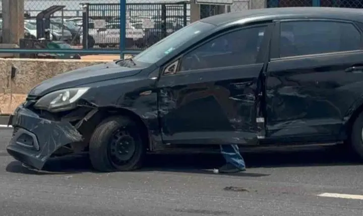 Caminhão arrasta carro depois de colisão na BR-364