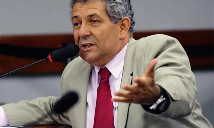 Carlos Magno confirma pré-candidatura a deputado estadual nas próximas eleições