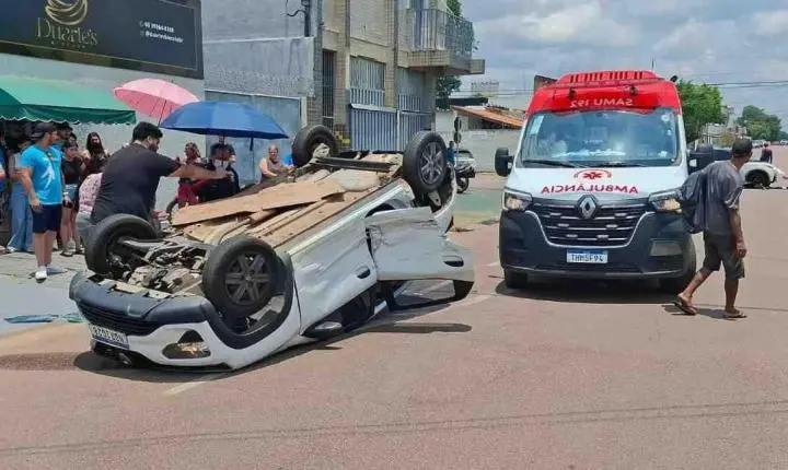 Casal fica ferido depois de Kwid capotar várias vezes em colisão com BYD