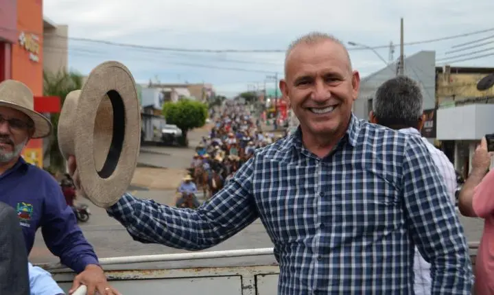 Cavalgada da Expocol reúne famílias e movimenta Colorado do Oeste com participação de Ezequiel Neiva