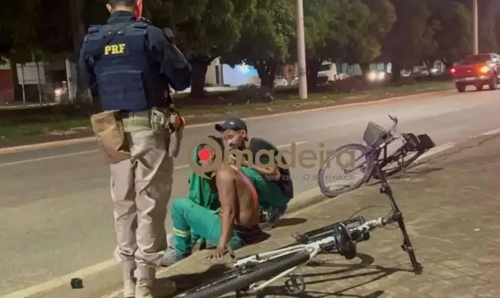 Ciclista fica ferido depois de ser atingido por moto e arrastado por carro em Porto Velho
