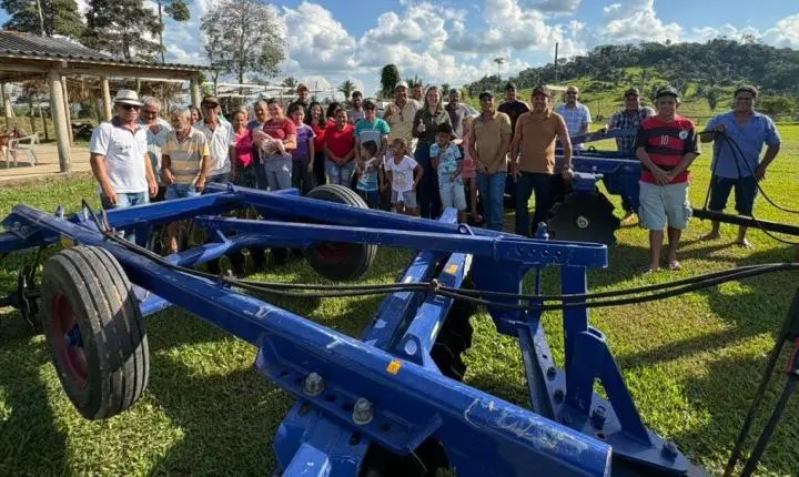 Cláudia de Jesus participa da entrega de equipamentos para ASPRUCA em Campo Novo com emenda de R$ 100 mil