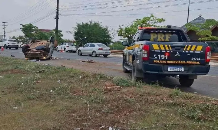 Colisão entre Polo e Palio deixa motorista em estado grave na BR-364