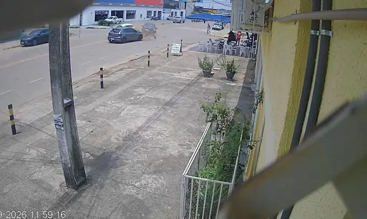 Colisão entre três veículos complica trânsito na região Central de Porto Velho