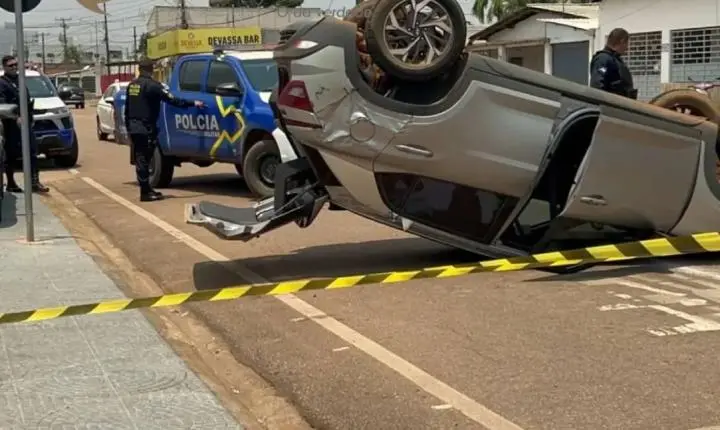 Colisão entre utilitários resulta em capotamento e danos materiais na região central de Porto Velho