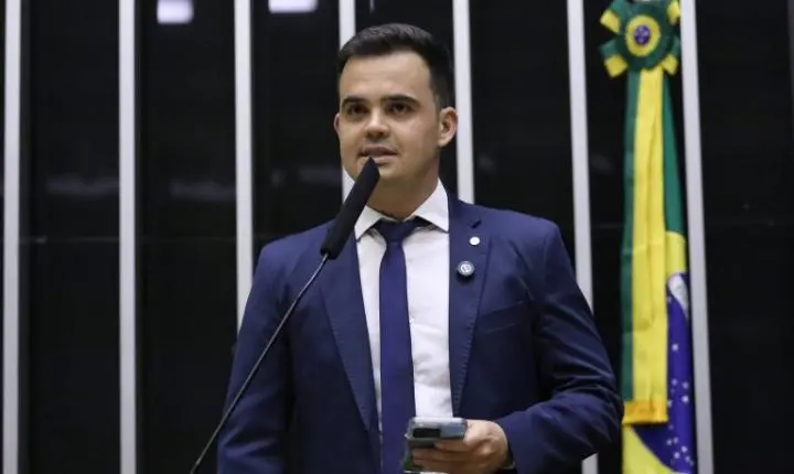 Comissão aprova porte de arma para donos de lojas de armas e diretores de clubes de tiro