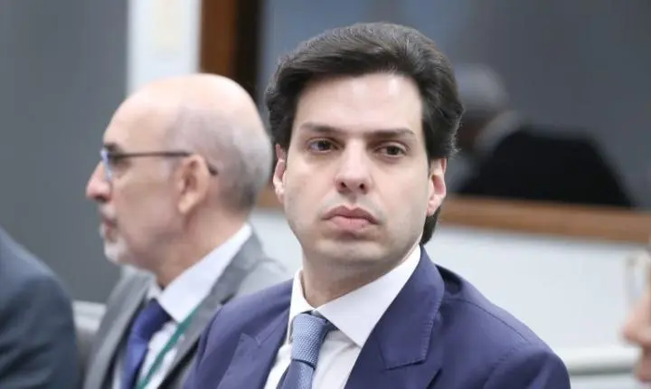 Comissão aprova projeto que define regras para abastecimento de aeronaves em solo
