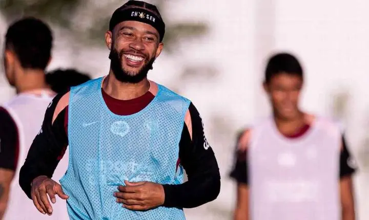 Corinthians vai pagar R$ 135,5 milhões a Memphis Depay após renovação e renegociação de dívida