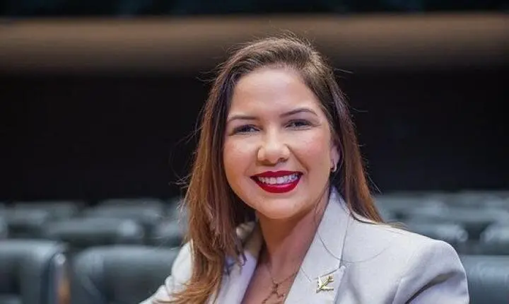 Cristiane Lopes consolida mandato como referência nacional na defesa da maternidade atípica