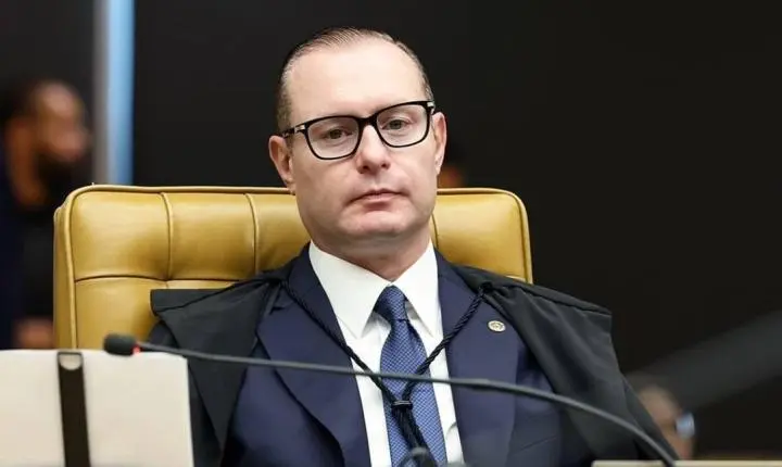 Cristiano Zanin dá prazo para Anatel se manifestar sobre acesso à internet móvel nas eleições
