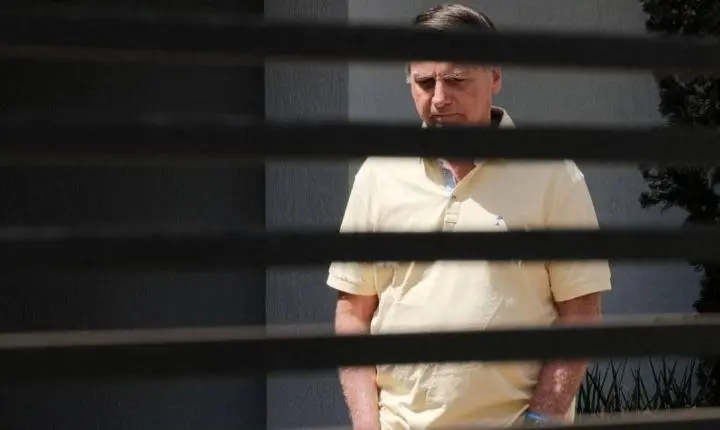 Defesa de Jair Bolsonaro solicita ao STF suspensão de cumprimento de pena