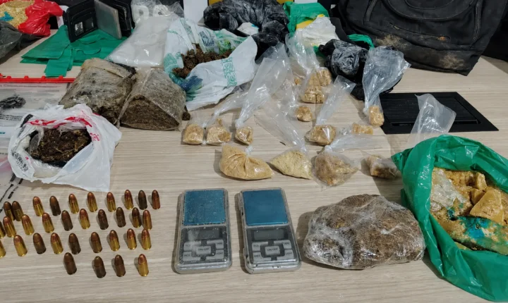 DENARC prende quatro suspeitos com drogas e munições no Costa e Silva
