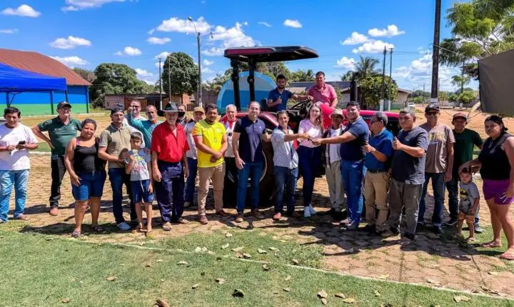Deputada Lebrinha Destina Trator para Produtores da Asprorural em Triunfo