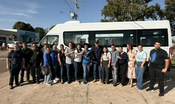 Deputada Sílvia Cristina participa de entrega de van e de recursos para a Apae em Seringueiras 