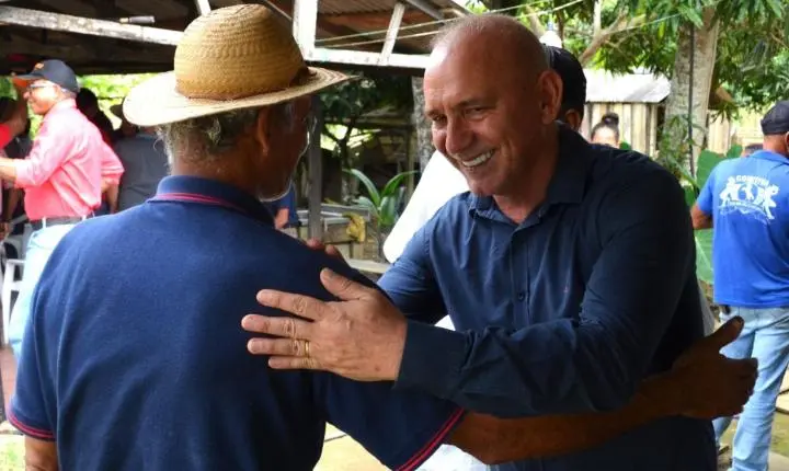 Deputado Ezequiel Neiva garante adubo orgânico para fortalecer agricultura familiar em Cerejeiras