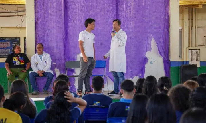 Dr. Jaime Gazola ministra palestra sobre prevenção às drogas para alunos da Escola Capitão Cláudio