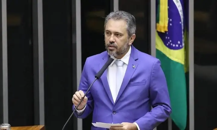 Elmano é reeleito governador do Ceará no 1º turno