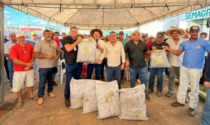 Emenda de Alex Redano garante entrega de condicionadores de solo para produtores rurais de Buritis