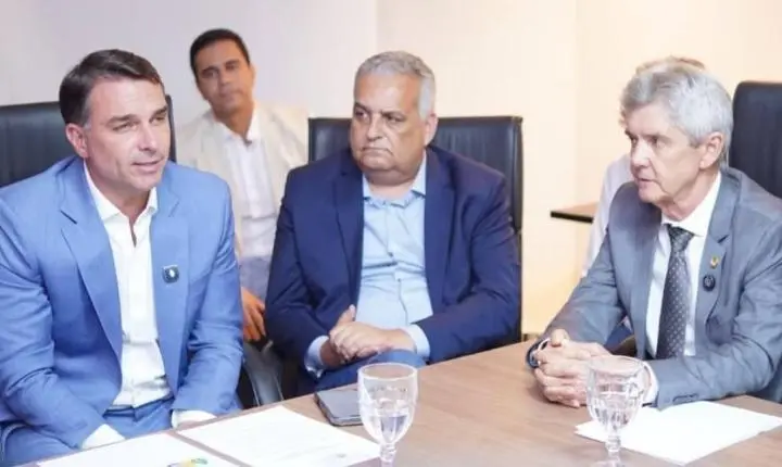 Flávio Bolsonaro se reúne com senador Bagattoli e FPA para discutir os rumos do setor produtivo