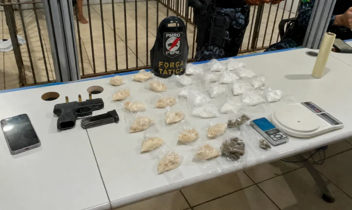 Força Tática prende dupla e apreende arma na zona Sul