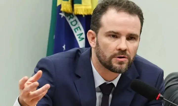 Governo enviará MP do Imposto Seletivo ao Congresso depois de o segundo turno das eleições, afirma Dario Durigan