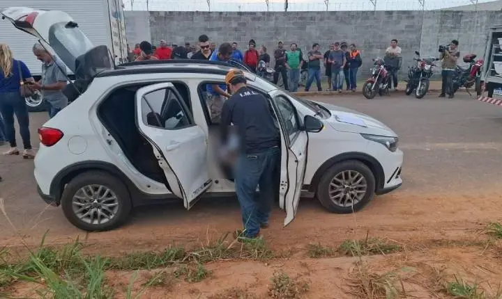 Homem é encontrado morto dentro de veículo na zona Leste de Porto Velho