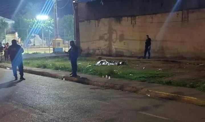 Homem é morto a tiros por criminosos em caminhonete