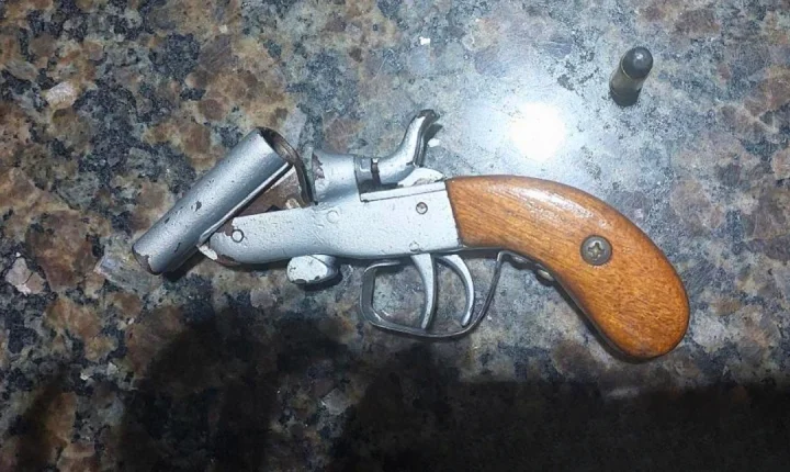 Homem é preso com arma de fogo e diz que pretendia matar desafeto em Cacoal