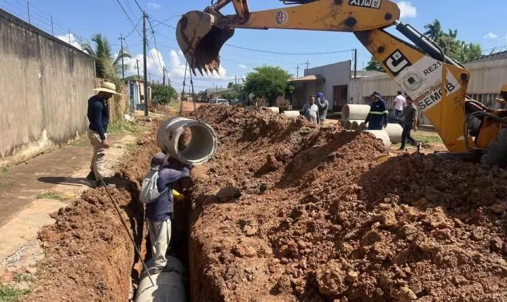 Intervenções de drenagem são realizadas na Avenida Guaporé