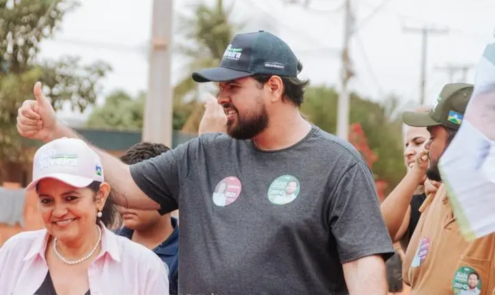 Jean de Oliveira e Márcia Oliveira percorrem Rolim de Moura em carreata que destaca obras e investimentos