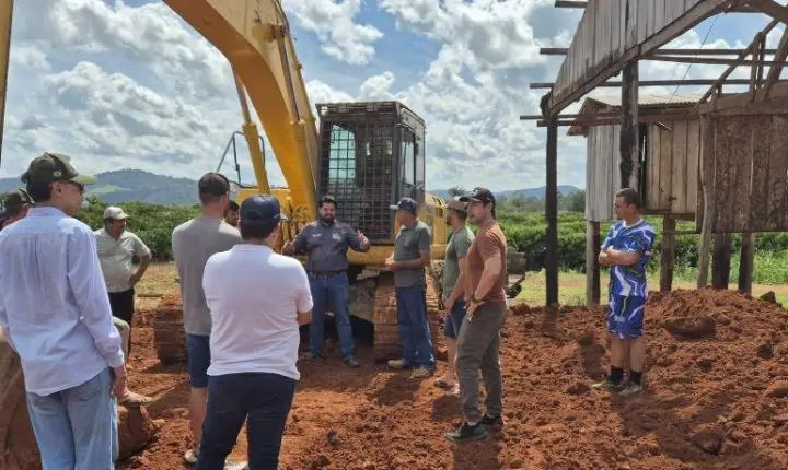Jean Oliveira acompanha início de obra de barracão para produtores rurais de Nova Gease