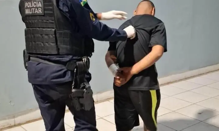 Jovem de 24 anos é detido pela PM depois de ameaçar a própria avó com faca na capital