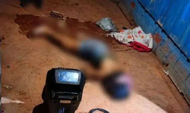 Jovem e adolescente são mortos a tiros em ataque dentro de residência