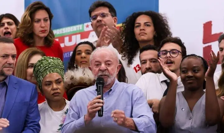 Lula desafia Flávio Bolsonaro a apoiar redução da jornada de trabalho e defende PEC da Segurança Pública