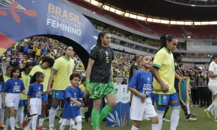Lula e Flávio Bolsonaro divergem sobre propostas para o esporte