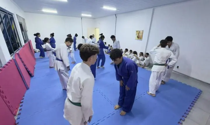 Mais de 30 atletas do Construindo Campeões disputam etapa do Campeonato Estadual de Judô