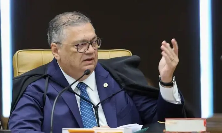 Ministro Flávio Dino solicita vista de julgamento sobre Moraes e Mendonça