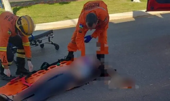 Motociclista é intubada e fica em estado gravíssimo após colisão e queda violenta no interior de RO