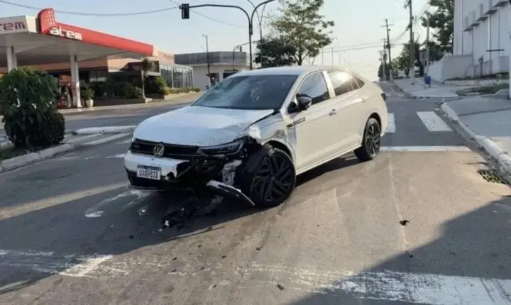 Motociclista fica ferido depois de colisão em cruzamento em RO