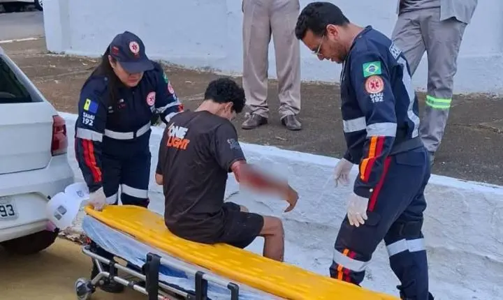 Motociclista fica ferido em acidente envolvendo três veículos no centro de Porto Velho