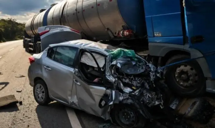 Motorista morre após colisão frontal com carreta-tanque na BR-364
