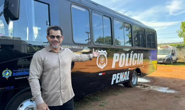 NILTON SOUZA CELEBRA CHEGADA DE ÔNIBUS PARA ATENDER A POLÍCIA PENAL DE RONDÔNIA 